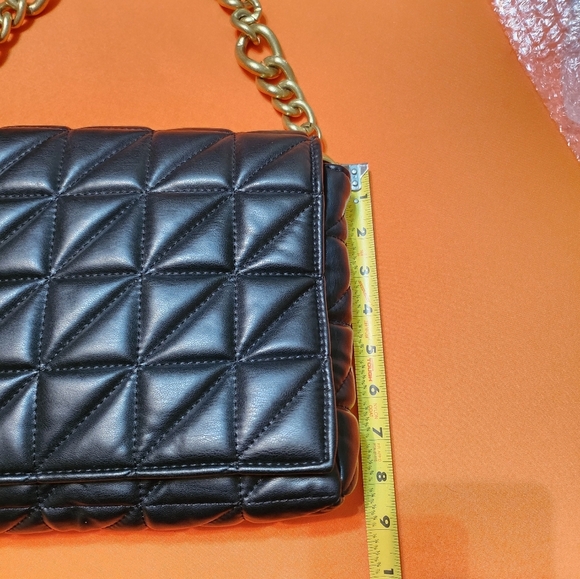 CLASSIC Contemporary Quilted Chain Shoulder Bag EUC, Faux LEATHER - Picture 14 of 16